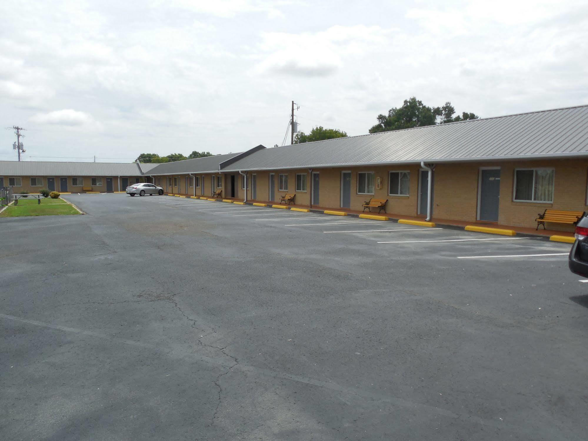 River Heights Motel Crump Exterior photo